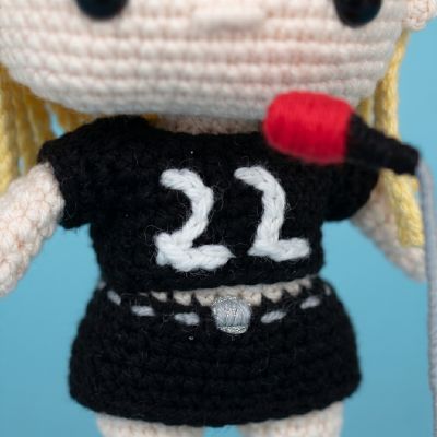 Axl Rockstar - Amigurumi Cantante de Rock Tejido | EnFibras
