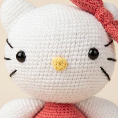 Hello Kitty - Muñeca Amigurumi Tejida a Mano | EnFibras