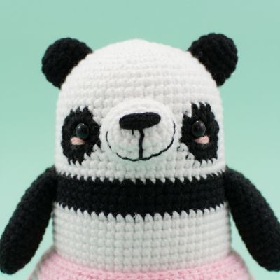 Lola Panda - Muñeca Amigurumi Tejida a Mano | EnFibras