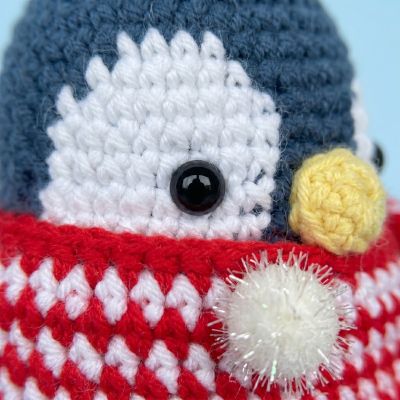 Pingüino con Bufanda - Muñeco Amigurumi Tejido a Mano | EnFibras