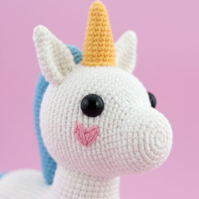 Robin Unicornio - Muñeco Amigurumi Tejido a Mano | EnFibras