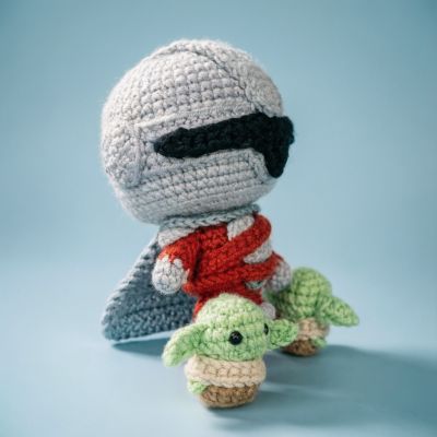 Mando y Baby Yoda - Amigurumi Tejido a Mano | EnFibras
